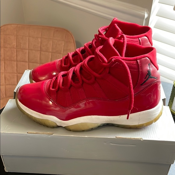 Nike Air Jordan 11 Retro - Picture 2 of 8